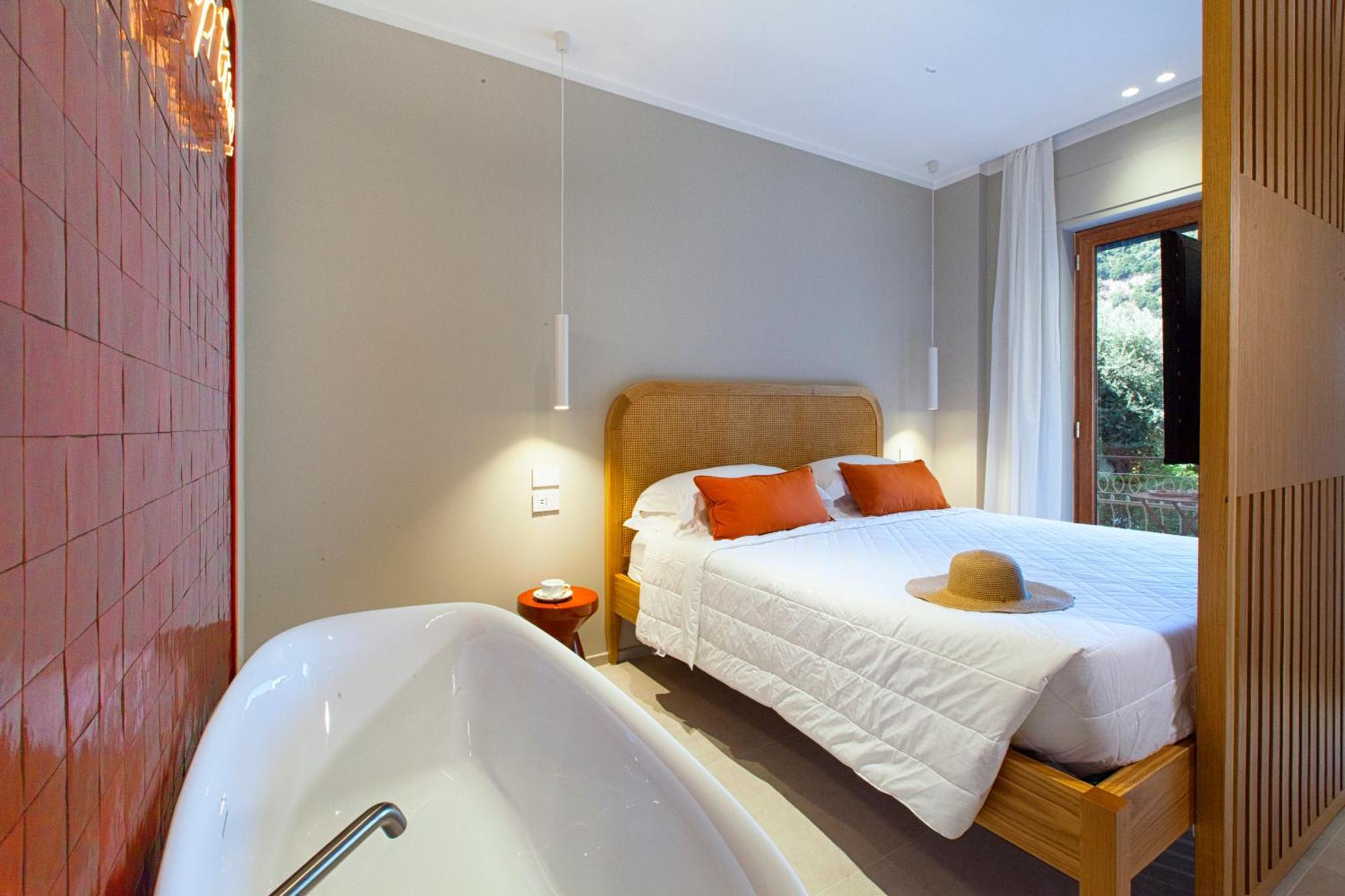 Estate4Home - Suites 21 Соренто Екстериор снимка